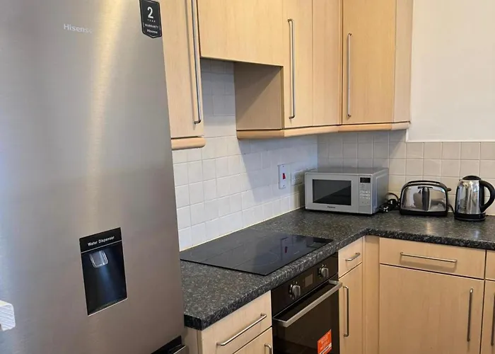 Apt Sleeps5-Parkg-Netflix-Near City Centre Etihad